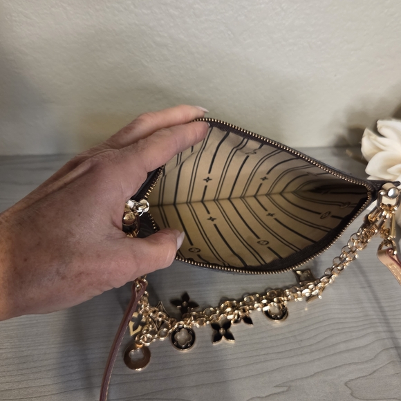 Louis Vuitton Never Full Pochette. Converted To Shoulder Bag. Dustbag and Box . - Picture 4 of 5